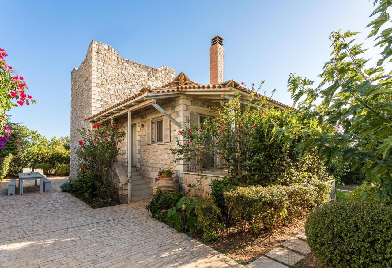 Tria Luxury Residences Stoupa Exterior photo